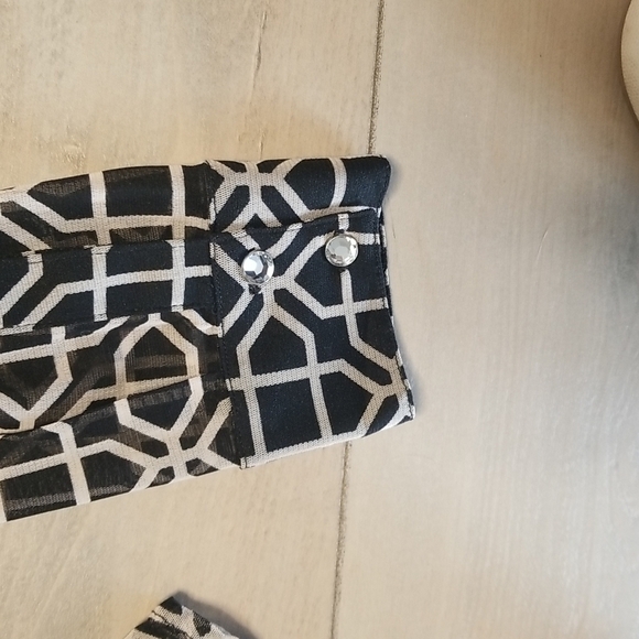 Inc international concepts blouse with cold shoulders button down - Picture 7 of 7